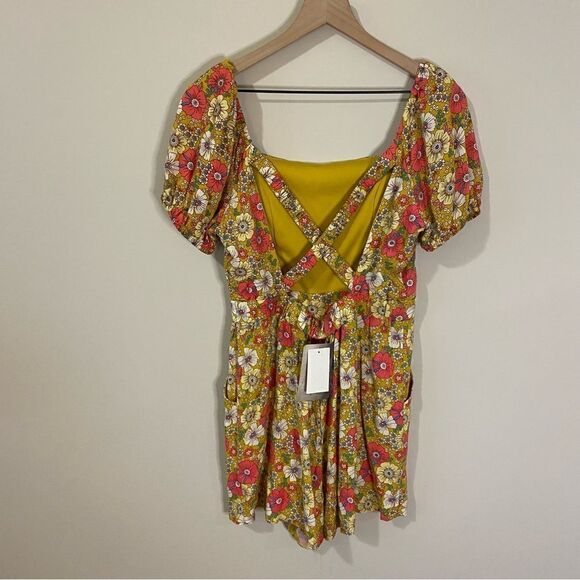 Lily Rose Short Sleeve Cross Back Romper - Picture 7 of 14